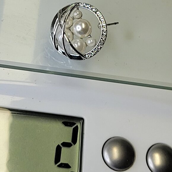 Pearls and Silver Crystal Small Earrings - Picture 4 of 6